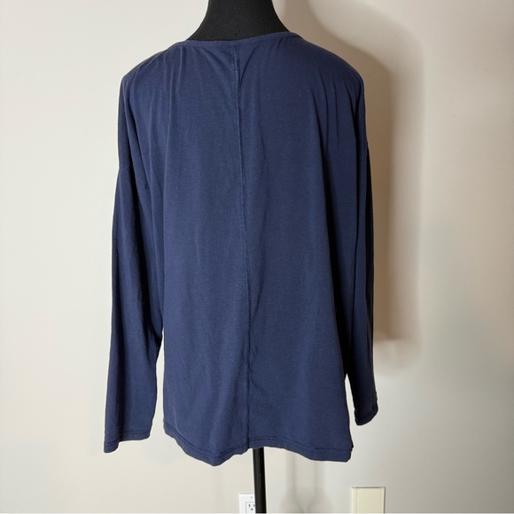 LILLY PULITZER Navy Blue Luxletic Long Sleeve Shirt V Neck Central Seam Sz Large - Picture 6 of 8